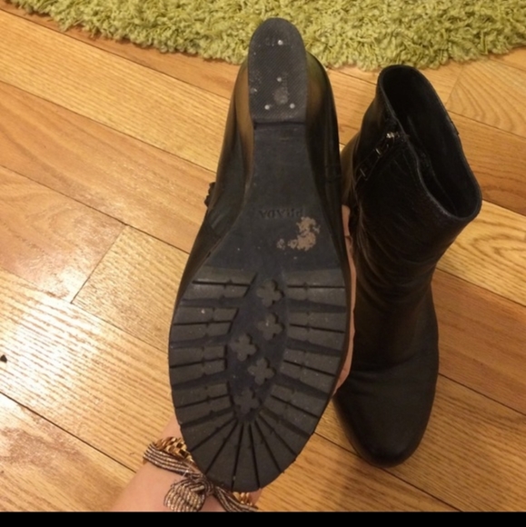 Gorgeous buttery soft prada wedge - Picture 2 of 5
